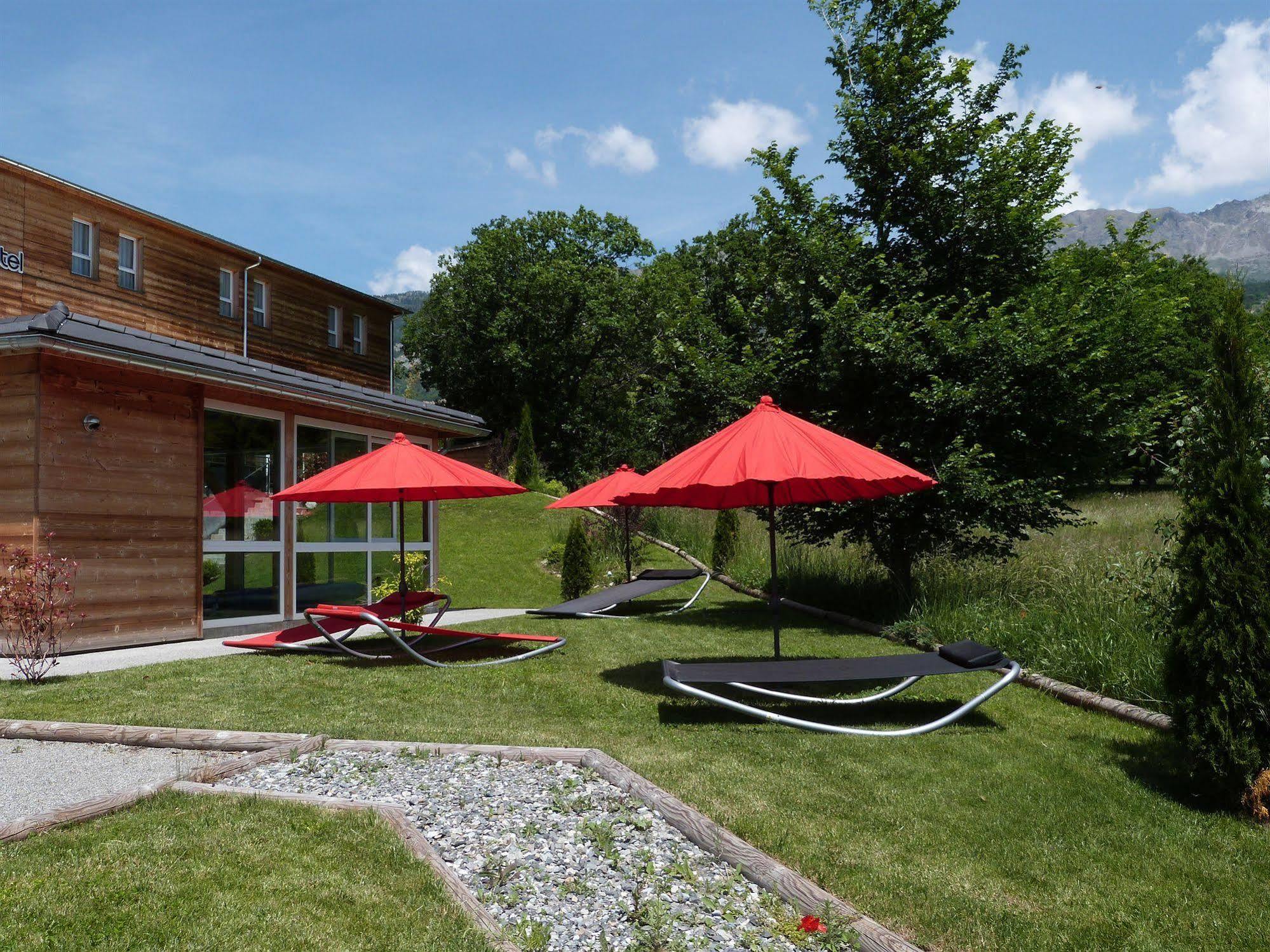 Ax Hotel Spa & Restaurant Chorges Exterior photo